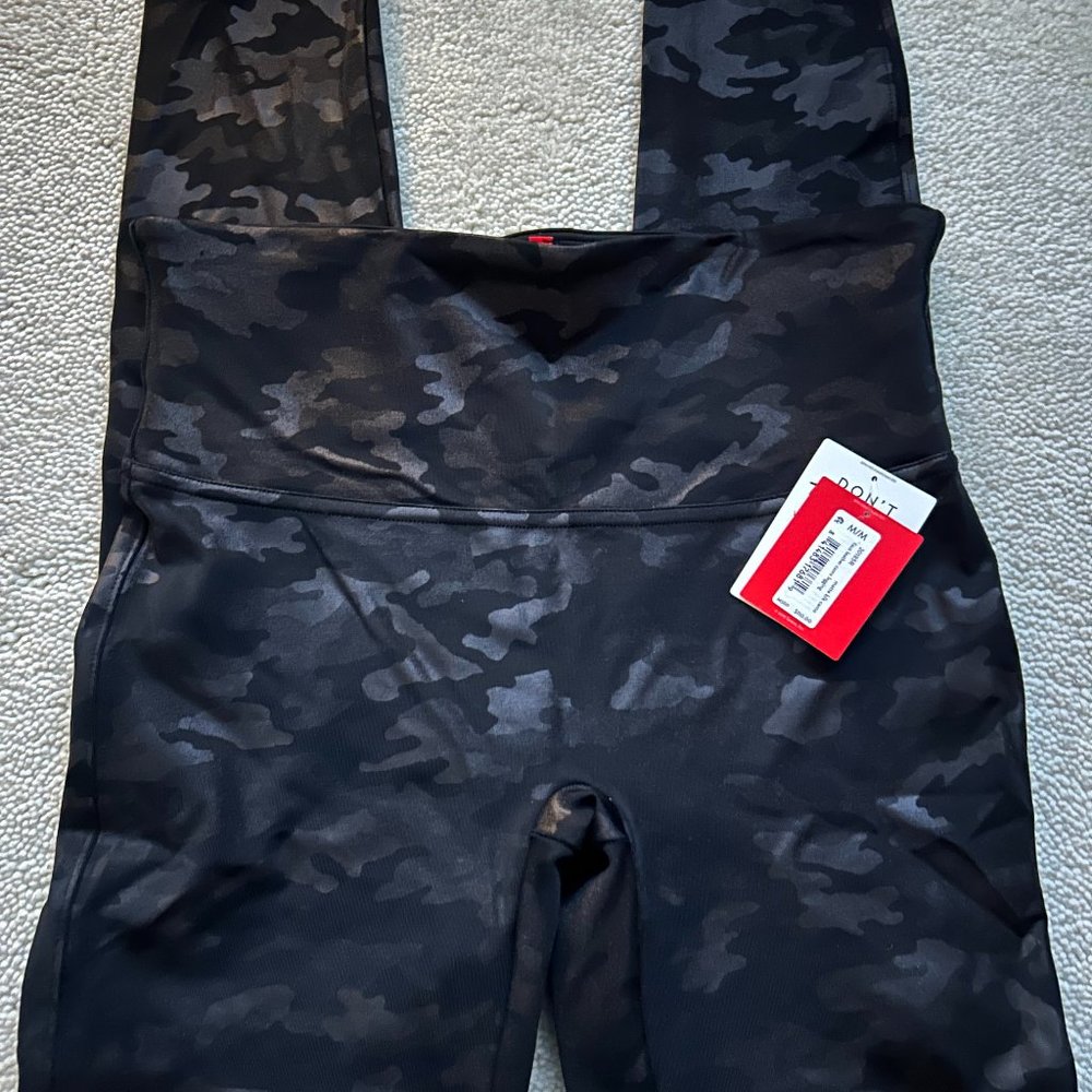 SPANX Faux Leather Camo Leggings Size M NEW!
